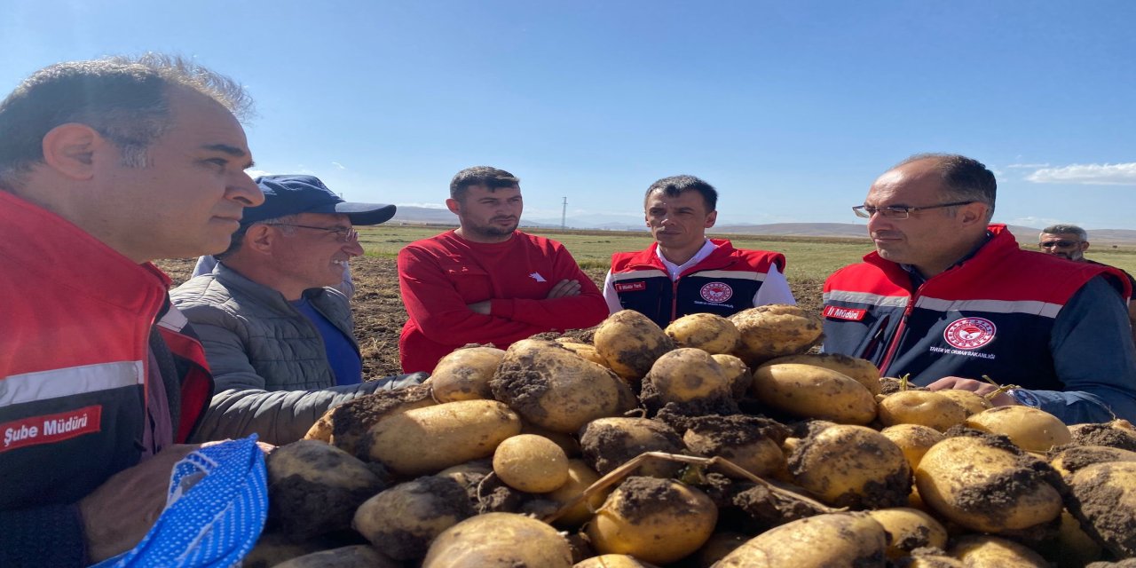 Bayburt'un köylerindeki üreticilere tarımsal bilgilendirme