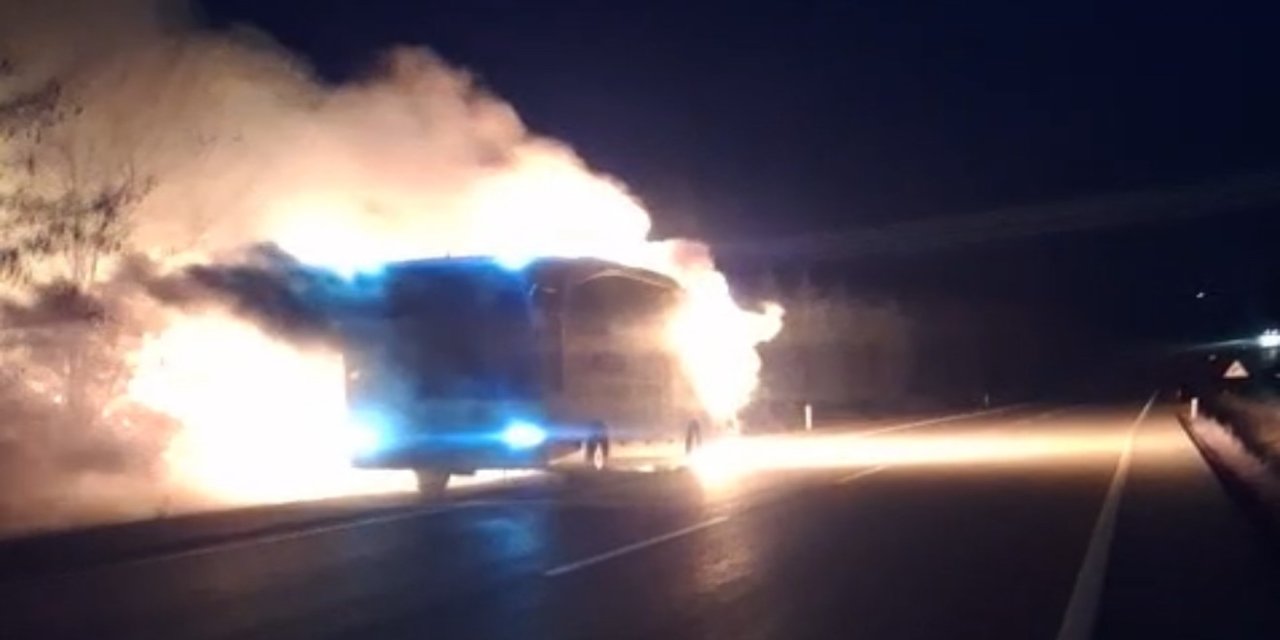 Karabük'te seyir halindeki yolcu otobüsü yandı