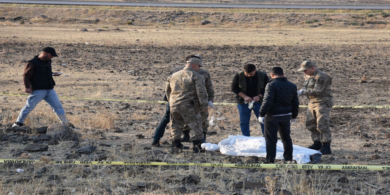 Yol kenarında silahla vurulmuş erkek cesedi bulundu