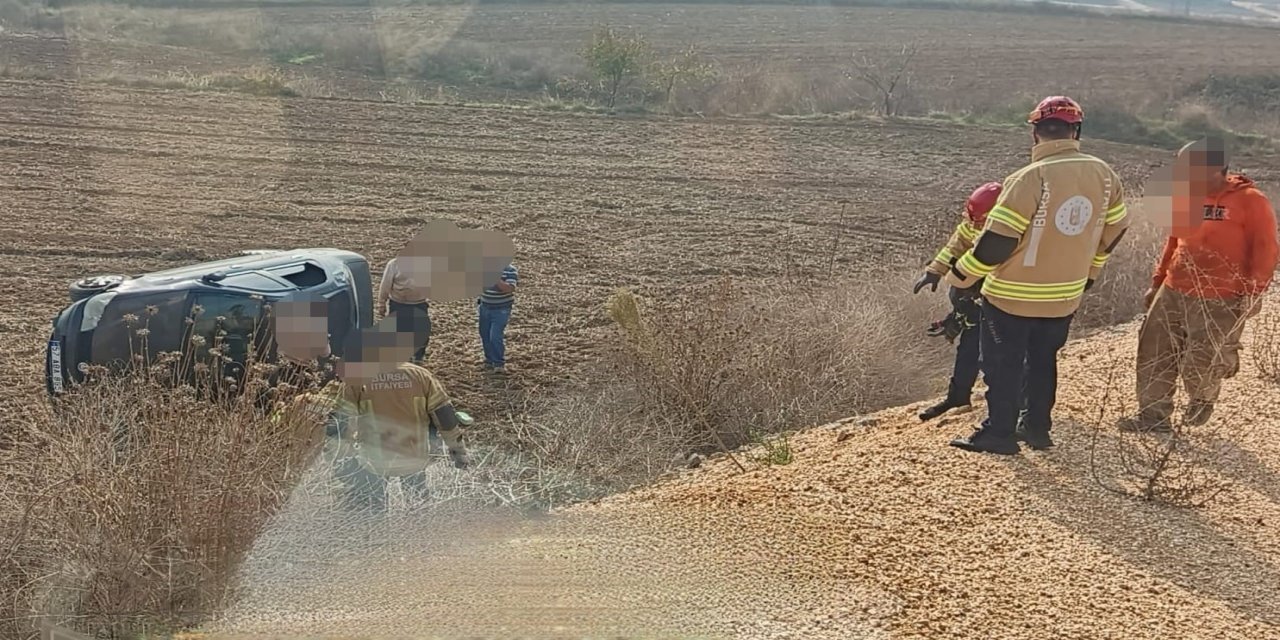 Eşine otomobil kullanmayı öğretirken şarampole uçtular
