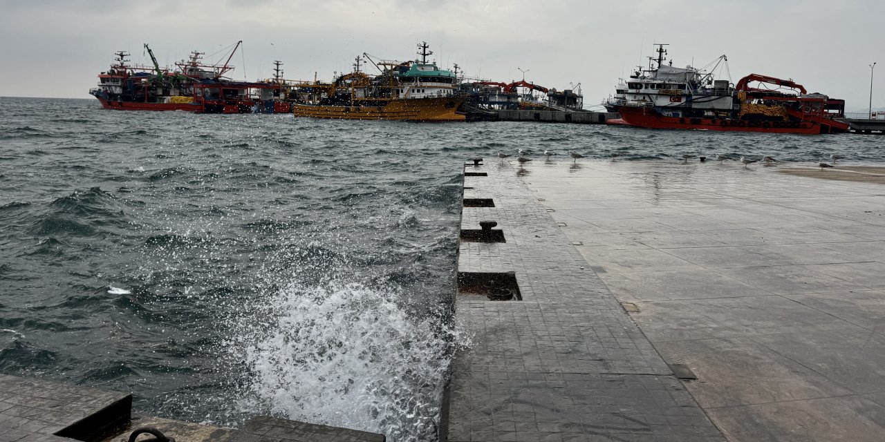 Karadeniz'deki etkili rüzgar balık avcılığını olumsuz etkiledi