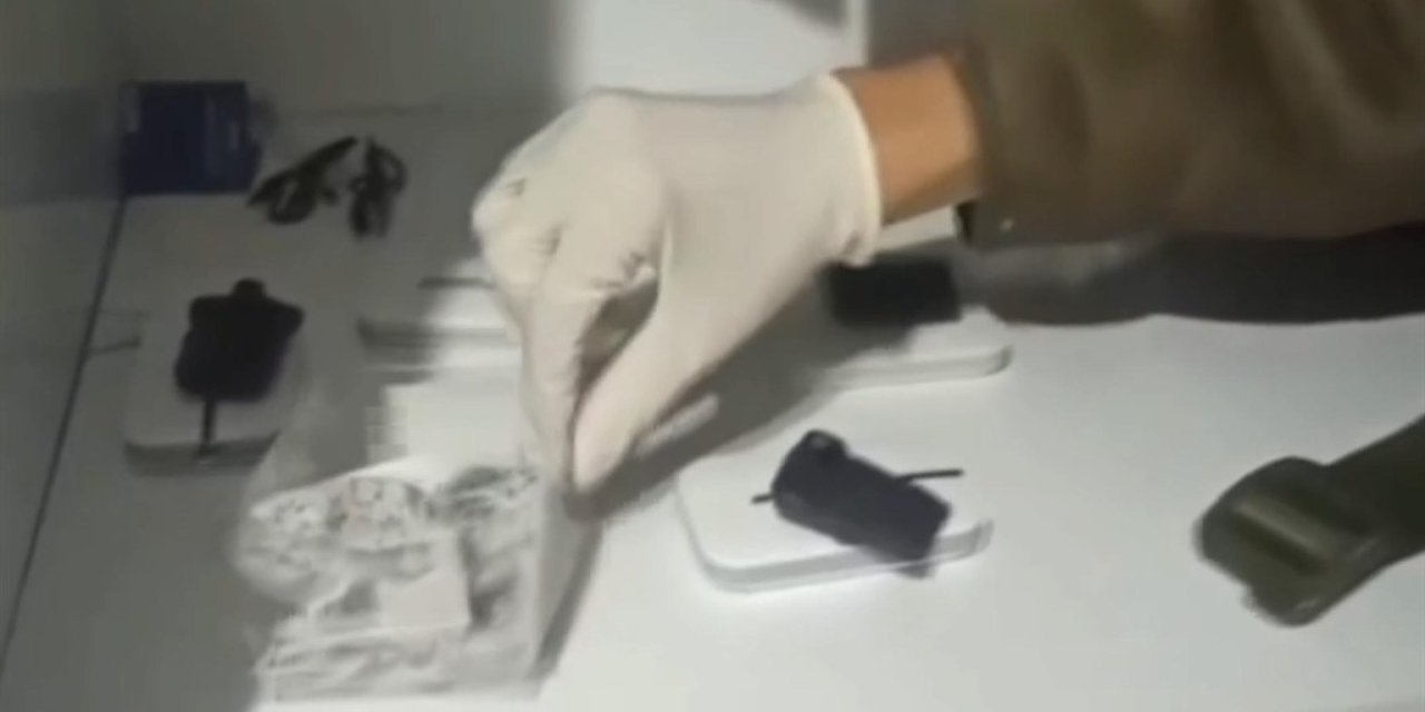 Ehliyet sınavında kopya düzenekleri ile yakalandılar; 3 tutuklama