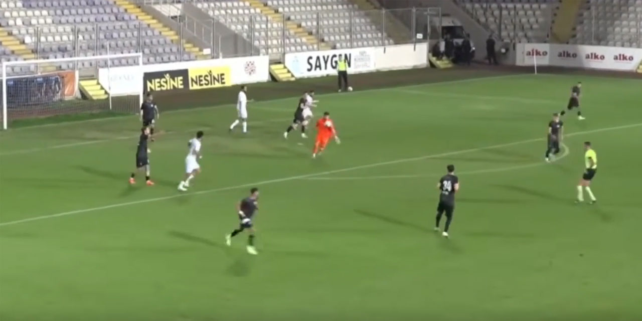 Rizeli Kaleci Boğaçhan Kazmaz'dan Tarihi Gol: Kaleden Kaleye Ağları Salladı!