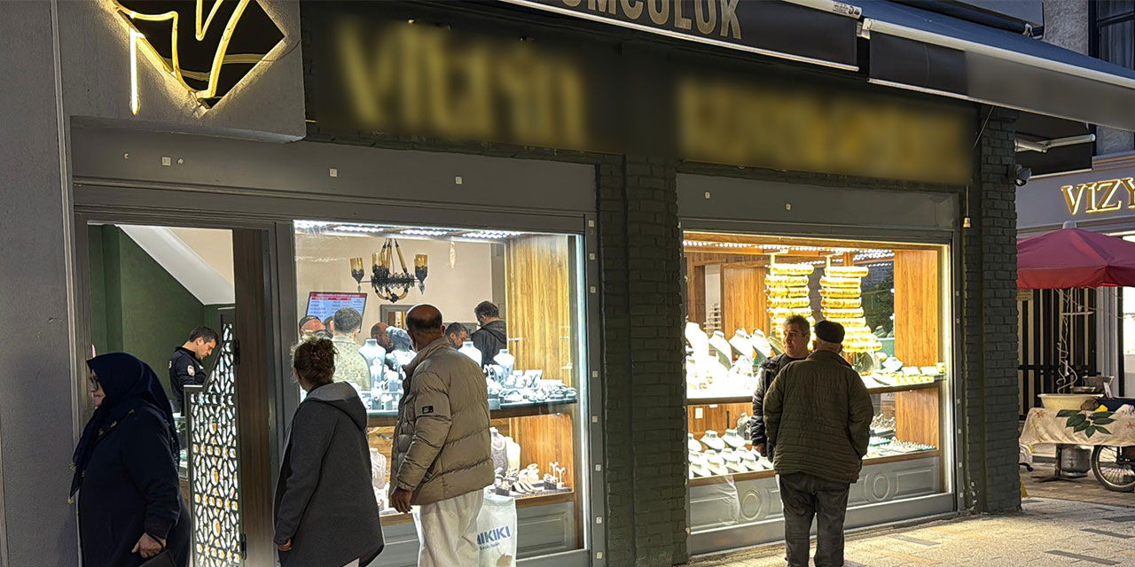 Ordu’da kuyumcunun dalgınlığından faydalanıp, 2 milyon liralık altını çaldı