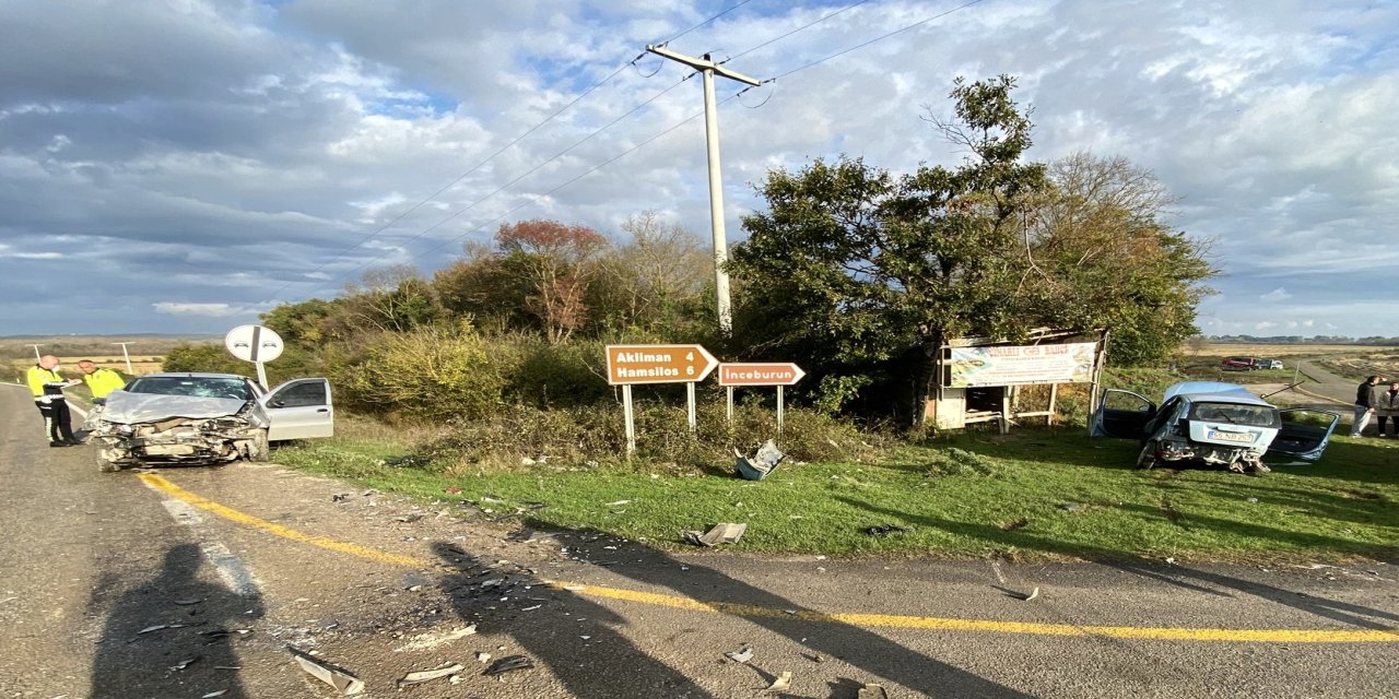 Sinop'ta iki otomobil çarpıştı, 1 kişi öldü, 2 kişi yaralandı