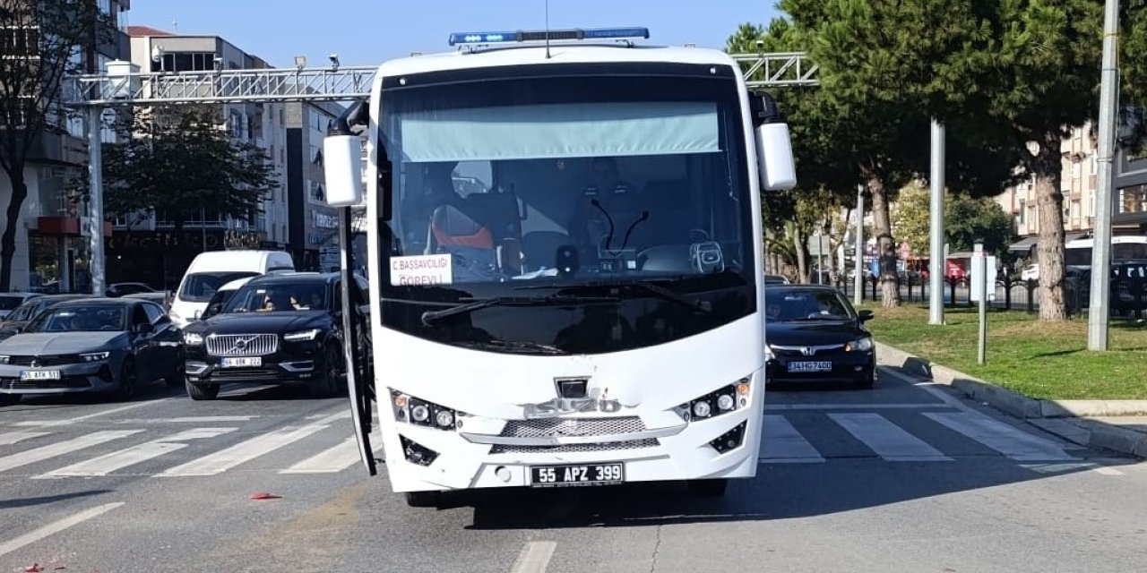 Samsun'da cezaevi aracı ile otomobil çarpıştı, 2 kişi yaralandı