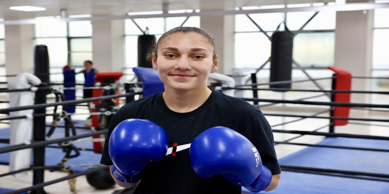 Öğretmeninin tavsiyesiyle boksa başlayan Gamze, yeni şampiyonluklar için hazırlanıyor