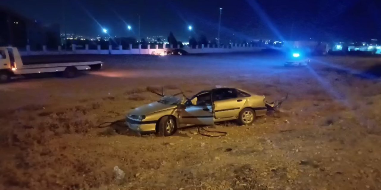 TIR’a arkadan çarpan otomobildeki 2 çocuk öldü, sürücü ağır yaralandı