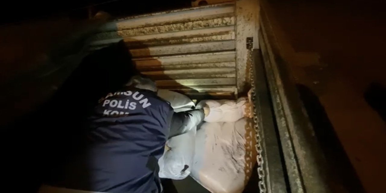 Tütün operasyonunda tırdan 215 kilo kaçak tütün çıktı