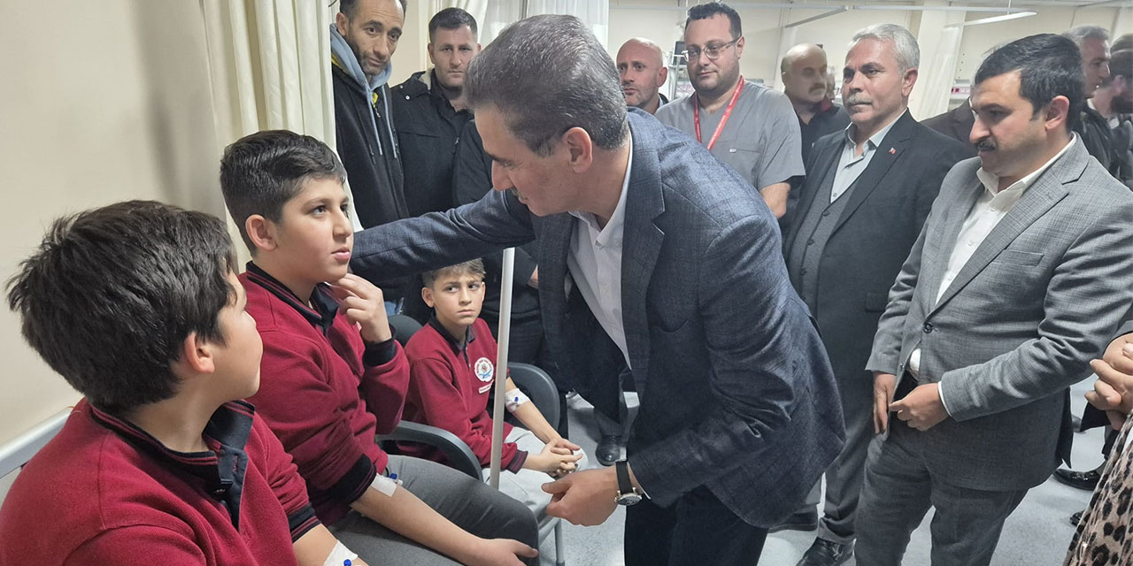 Gümüşhane’de pansiyona dışarıdan getirdikleri pideyi yiyen 29 öğrenci, zehirlenme şüphesiyle hastaneye kaldırıldı