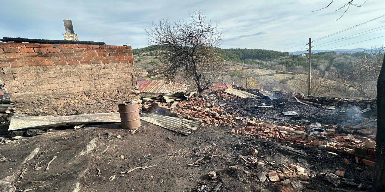 Kastamonu'da bir evde çıkan yangında bir kişi öldü
