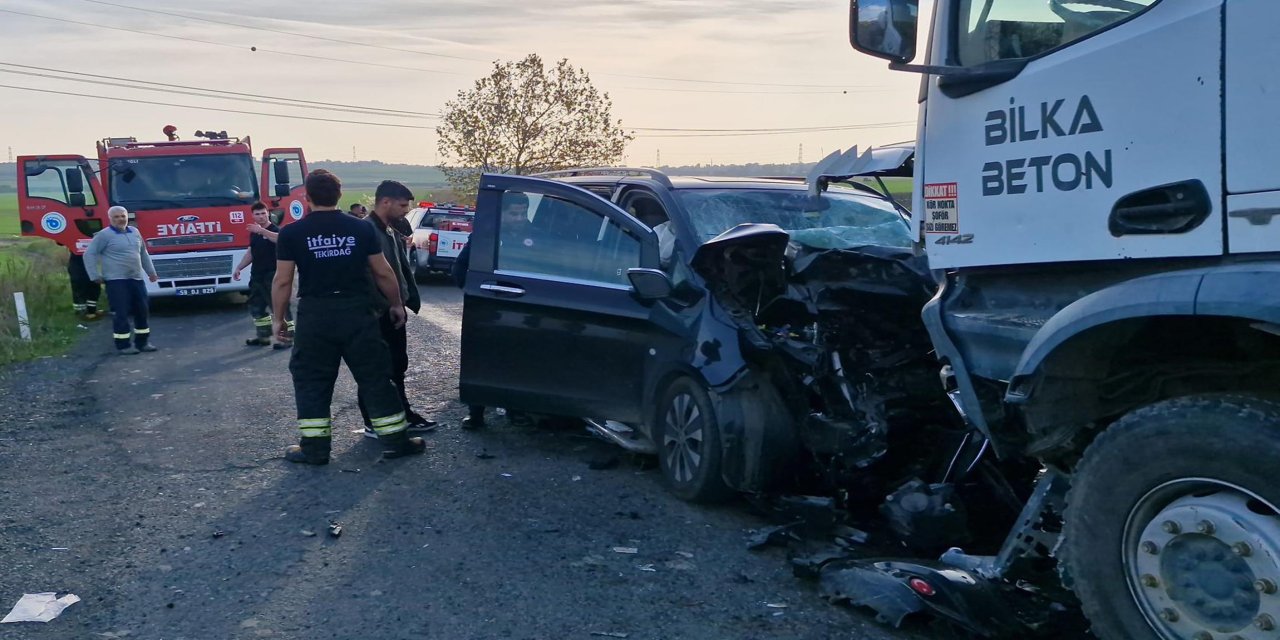Tekirdağ'da beton mikseri ile minibüs çarpıştı: 1 ölü