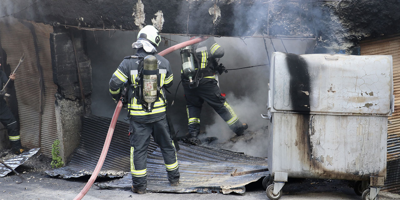 Trabzon'da hurda deposunda çıkan yangın söndürüldü