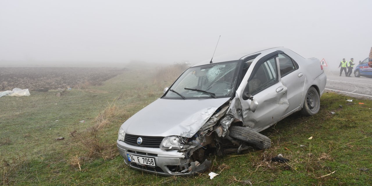 Samsun'da 2 otomobilin çarpıştığı kazada 3 kişi yaralandı