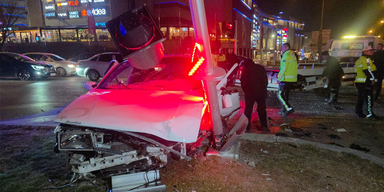 Erzurum'da polisten kaçarken kaza yaptı: 3 yaralı