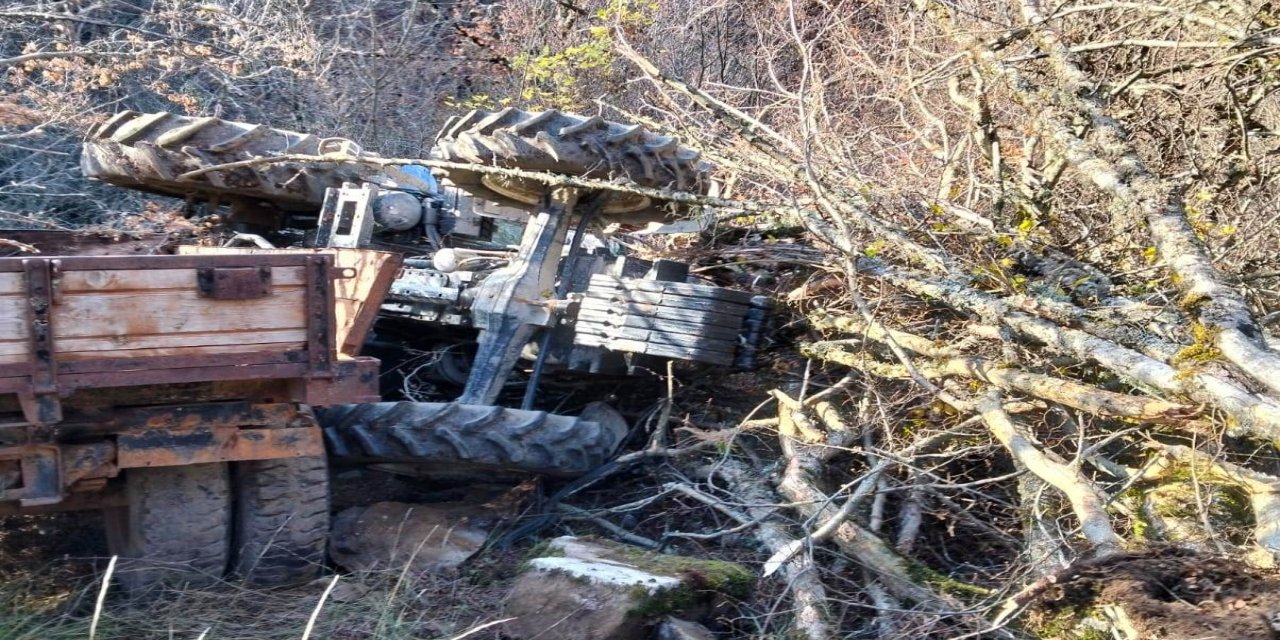Sinop'ta dereye devrilen traktördeki 3 kişi yaralandı