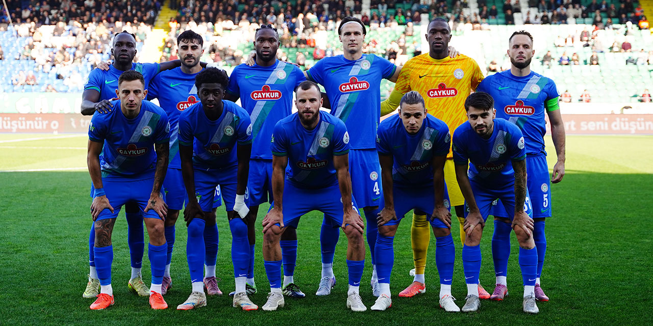 Çaykur Rizespor'da İlhan Palut, İlk Kez 11’e Aldığı Taylan Antalyalı’ya 30 Dakika Dayanabildi!