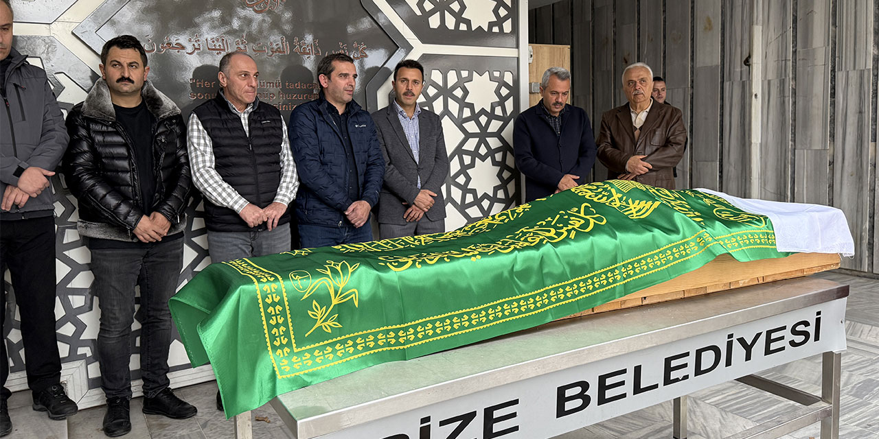 Rize Valisi Baydaş, yalnız yaşayan yaşlı kadının cenaze törenine katıldı