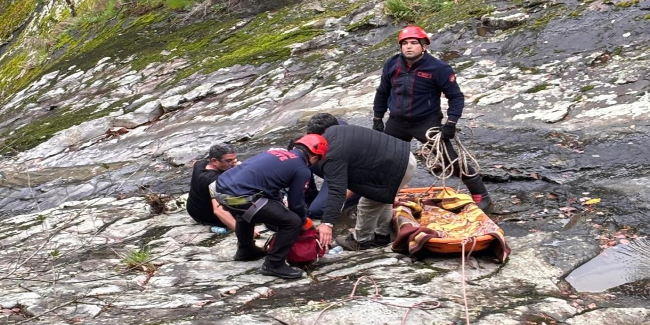 Köy muhtarı, 30 metre yükseklikten düşüp yaralandı