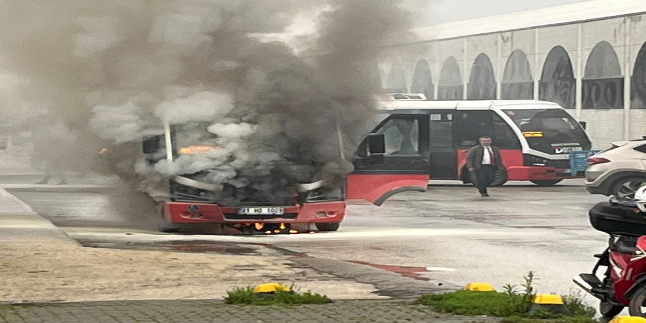 Özel halk otobüsü alev alev yandı