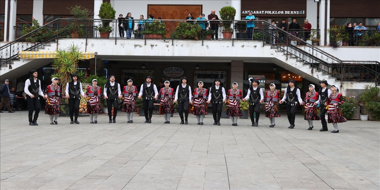 Akçaabat horonuyla dünya sahnelerinde boy gösteriyorlar