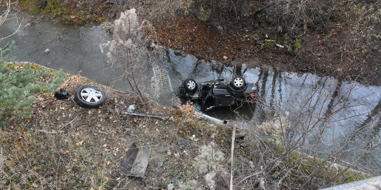 Gümüşhane'de Harşit Çayı'na devrilen otomobildeki bir kişi hayatını kaybetti