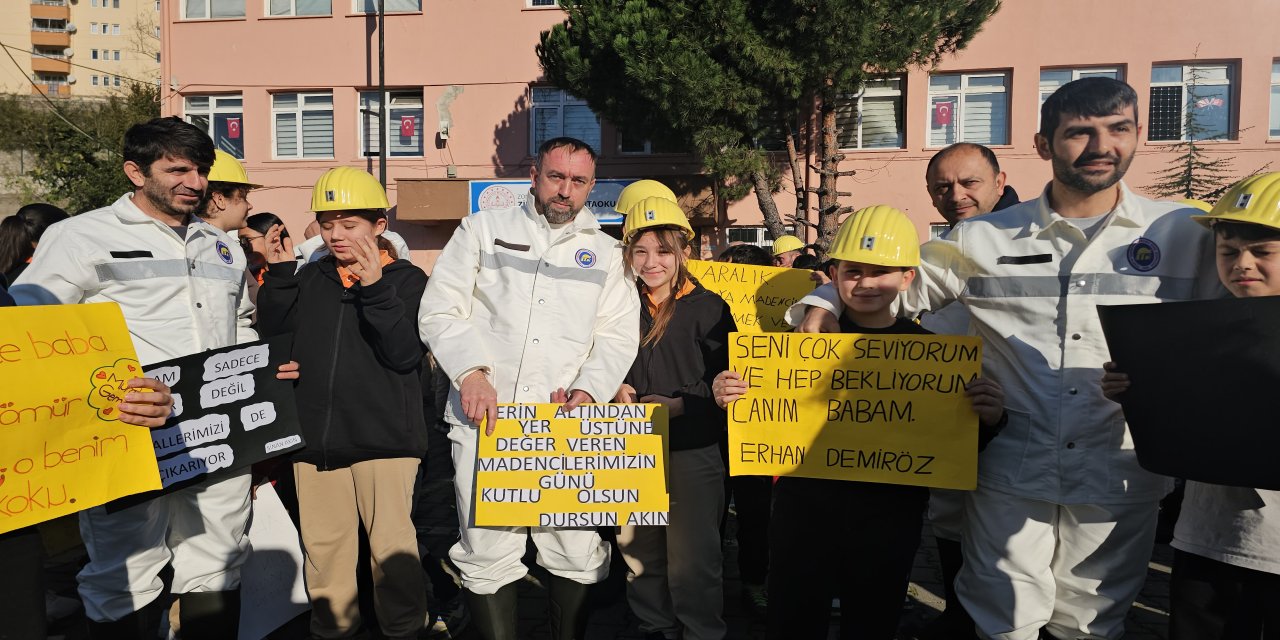 Madenciler, okulda çocuklarını ziyaret etti