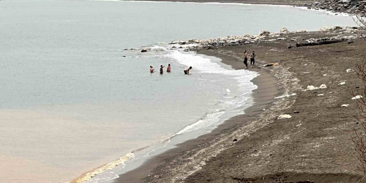 Bitlis’te Bir Yanda Kar Esareti, Bir Yanda Su Keyfi