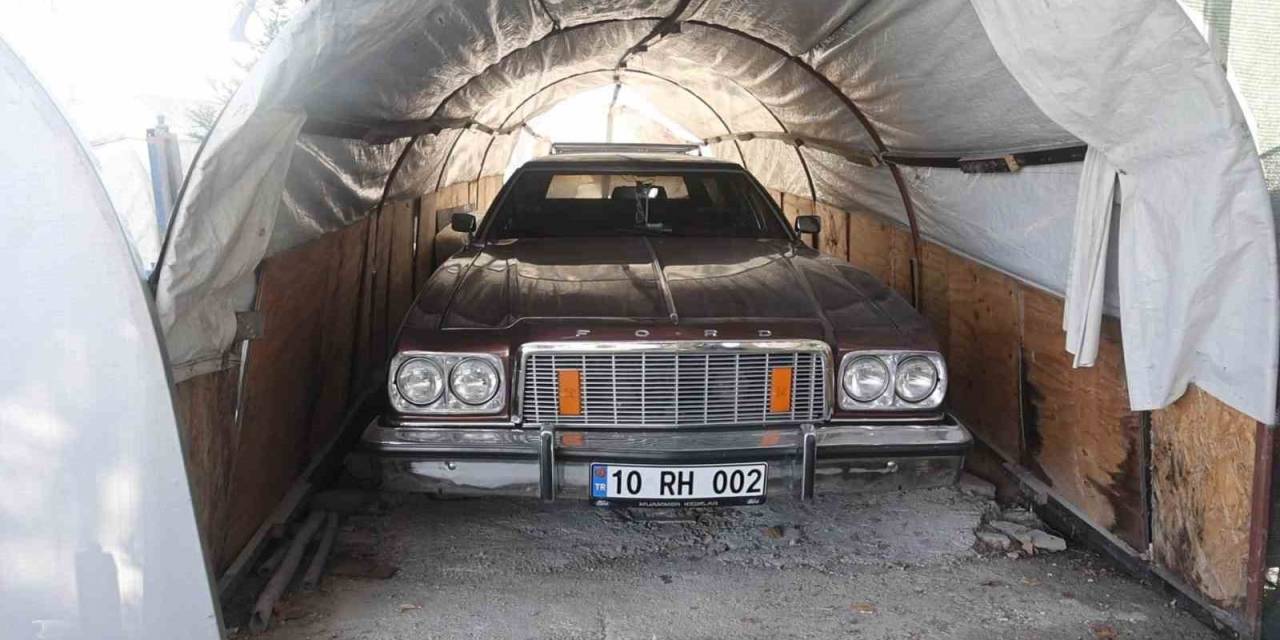 Bu Serada Sebze Değil Klasik Araba Yetişiyor