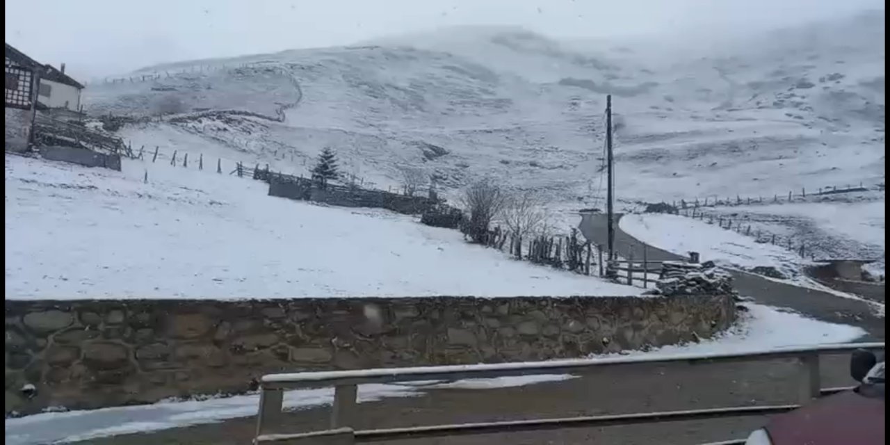 Rize’de kar yağışı yüksek kesimlerde etkili oluyor