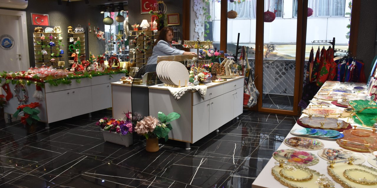 Trabzon'da kadınlar ürettikleri ürünlerin tanıtım ve satışını da kendileri yapıyor