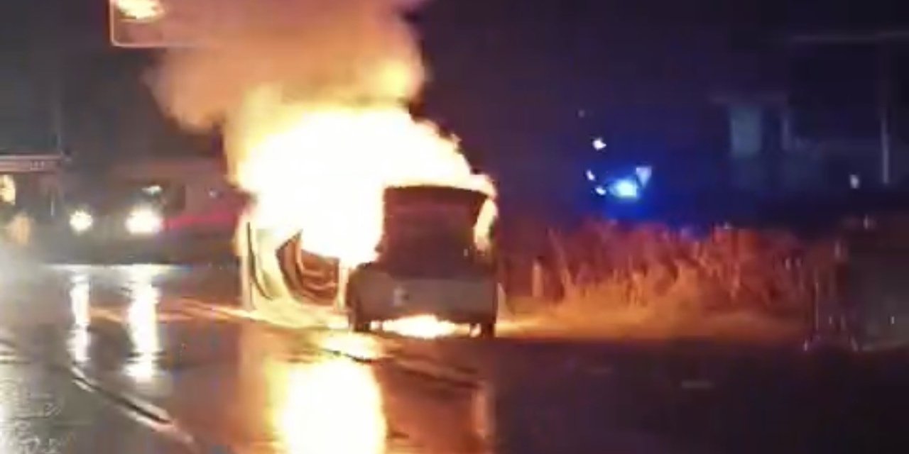 Park halindeki otomobil yandı