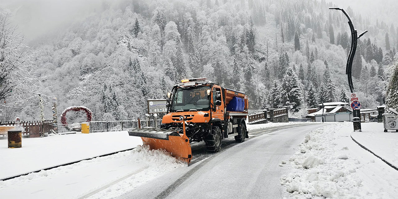 Ayder Yaylası, kar yağışının ardından beyaza büründü