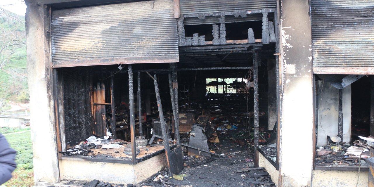 Rize'de veresiye alamadığı için bakkalı ateşe verdi