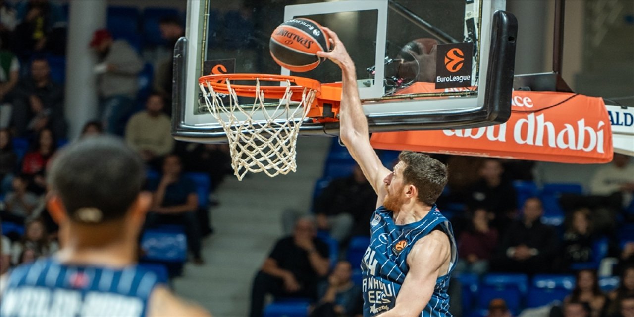 Anadolu Efes, Avrupa Ligi'nde yarın Zalgiris'e konuk olacak