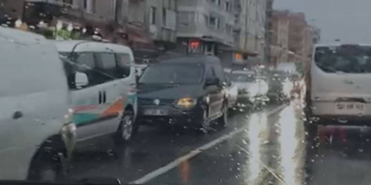 Rize'de Trafik Çilesi Zirvede: Hastane Kavşağı ve Menderes Bulvarı Felç!