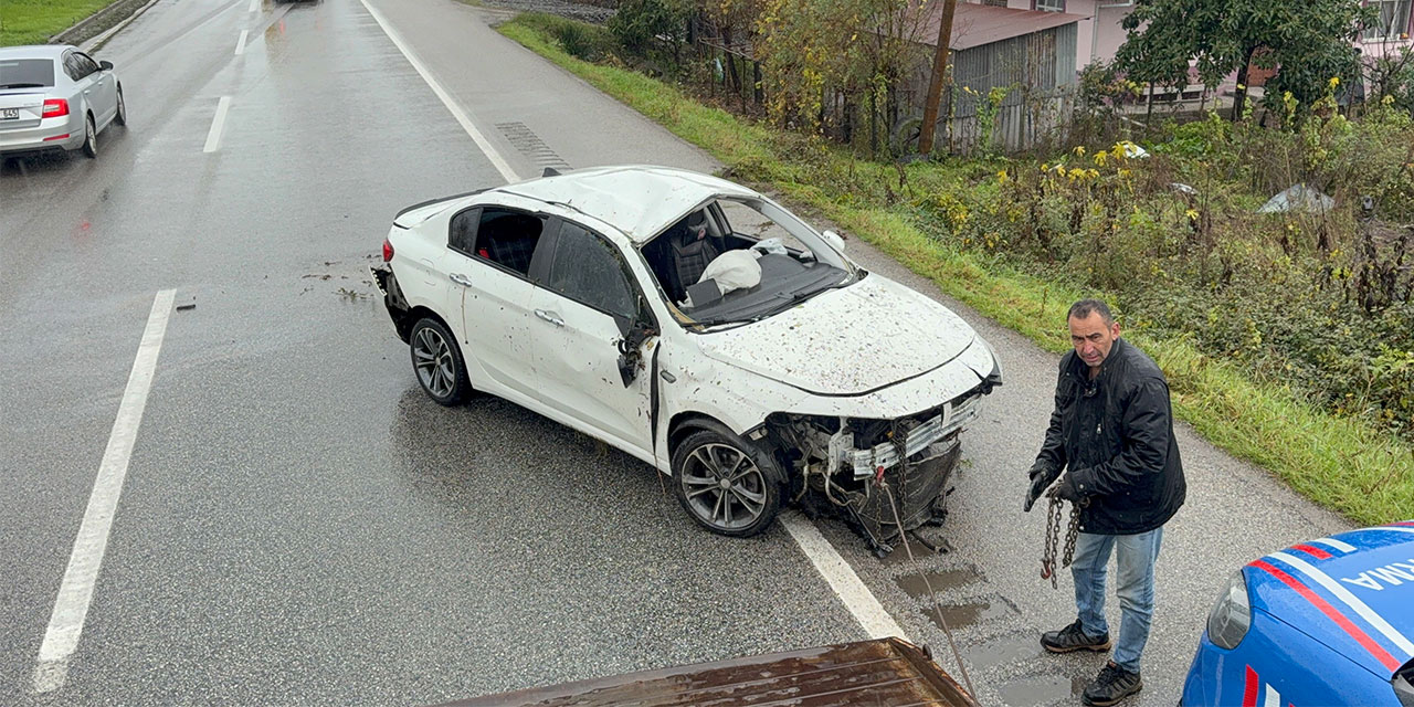 Rize plakalı otomobil takla attı: 3 yaralı