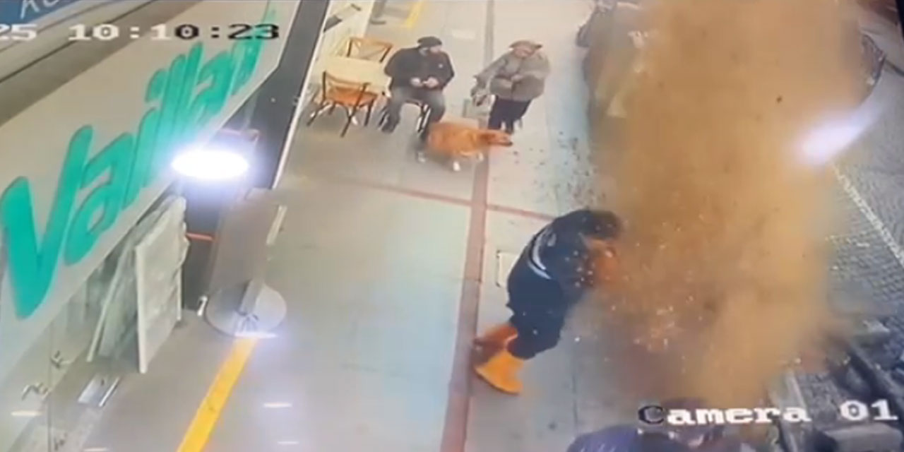 Rize'de Çalışma Sırasında  İçme Suyu Şebeke Hattı Patladı. Caddeyi ve İş Yerlerini Su Bastı