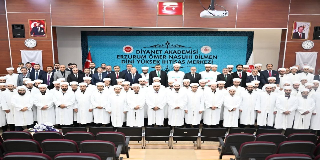 Diyanet Akademisi'nde mezuniyet heyecanı