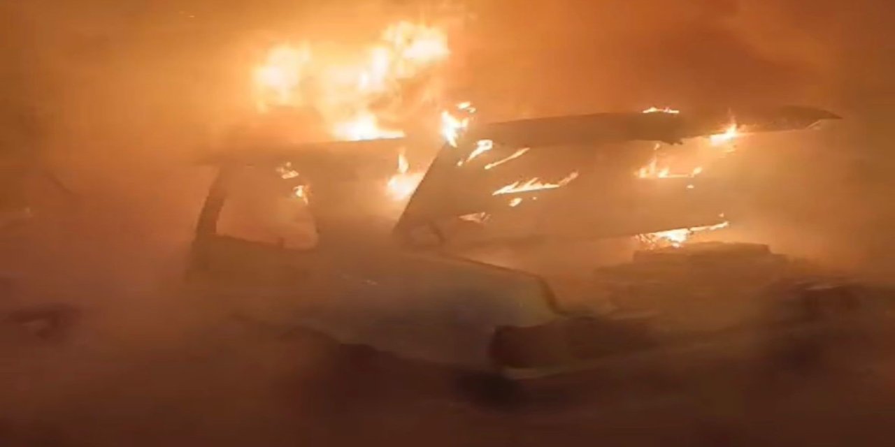 Park halindeki otomobil yandı