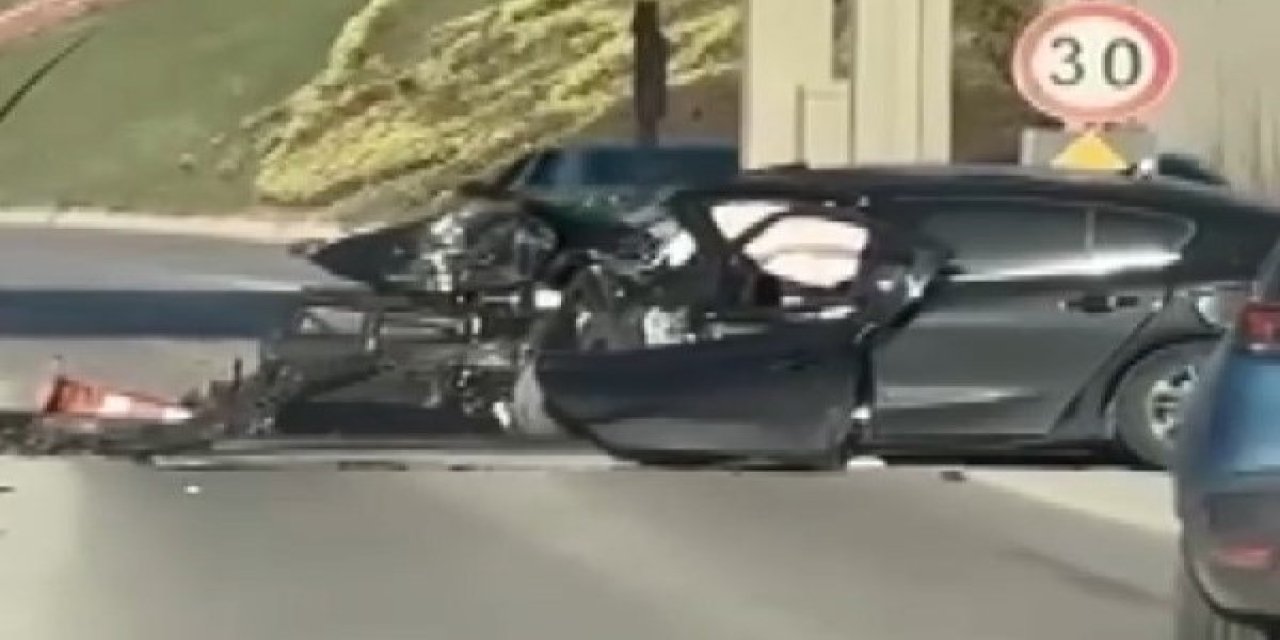 TEM'de otomobil, gişenin beton bariyerine çarptı; anne ile oğlu öldü