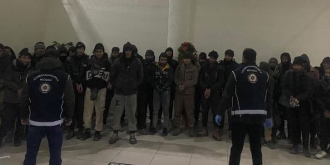 Amasya’da çinko yüklü tırdan 37 kaçak göçmen çıktı