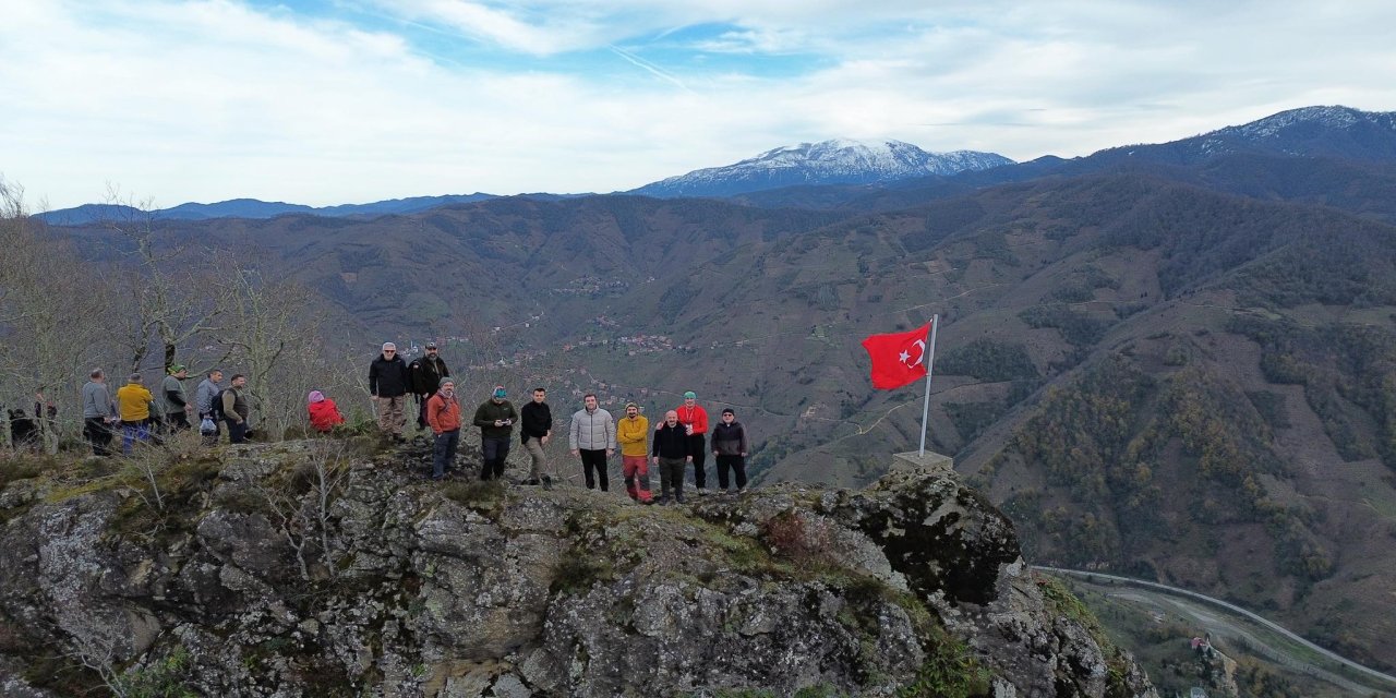 Güce'de şehitlere vefa yürüyüşü düzenlendi
