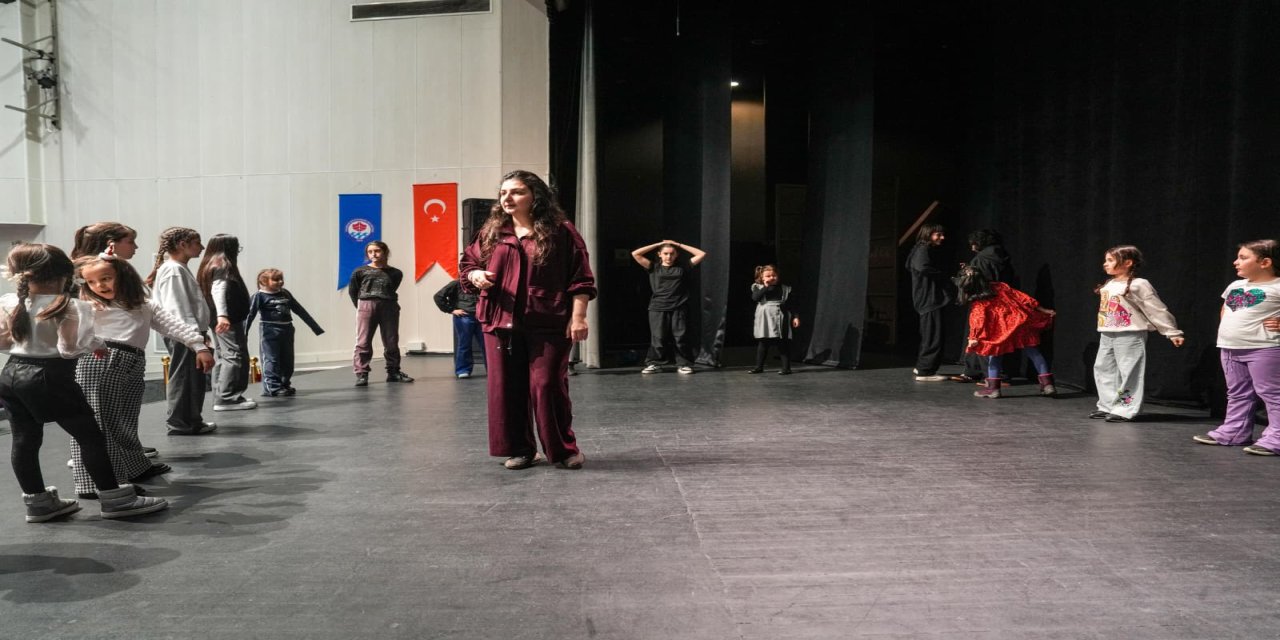 Trabzon'da çocuklara yönelik drama eğitimleri veriliyor