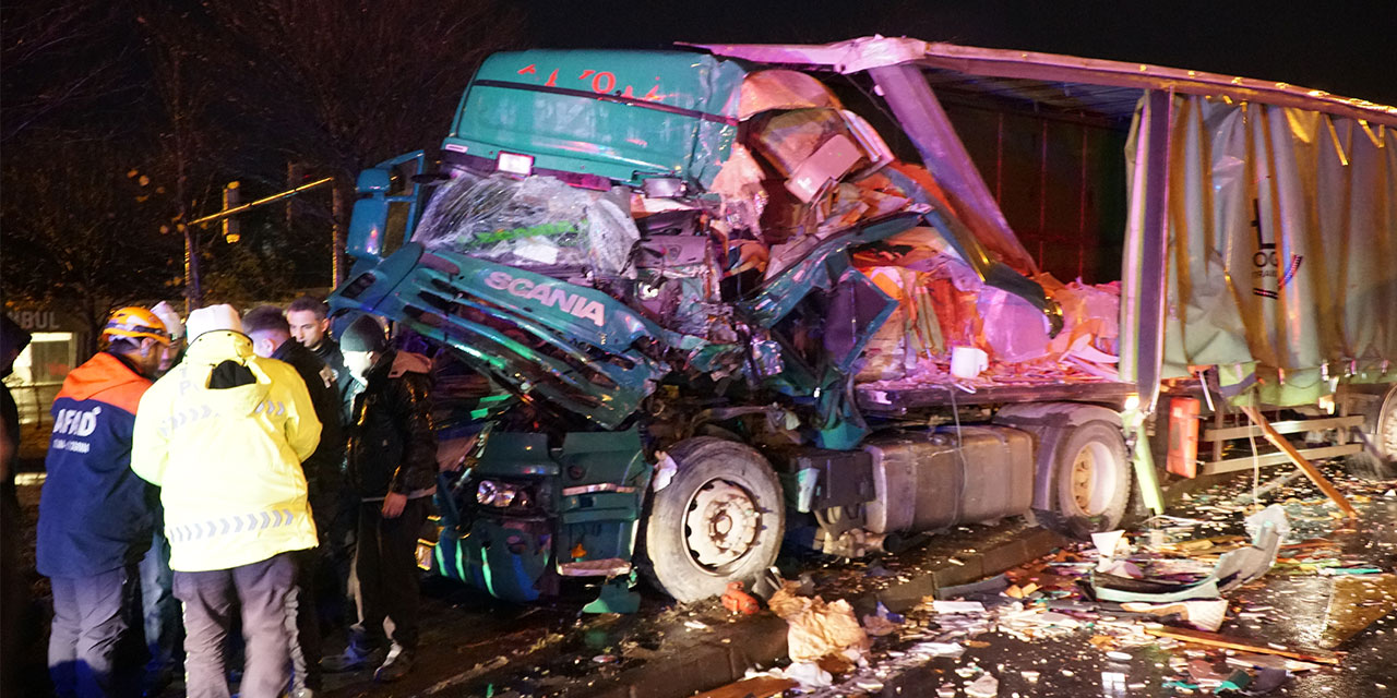 Rize Karadeniz Sahil Yolu'nda TIR kazası; 1 yaralı