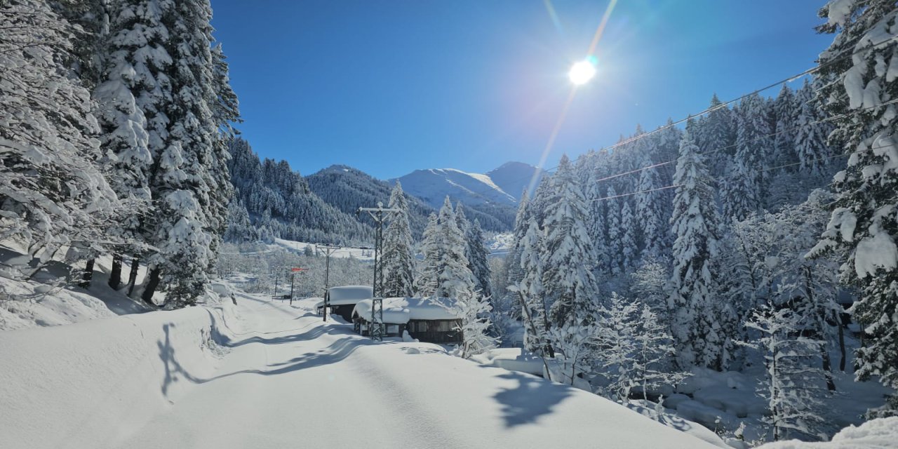 Rize'de Kaçkar Dağları ve yaylalardaki kar manzarası dronla görüntülendi
