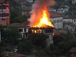 Safranbolu’da 150 Yıllık Tarihi Ev Alevlere Teslim Oldu
