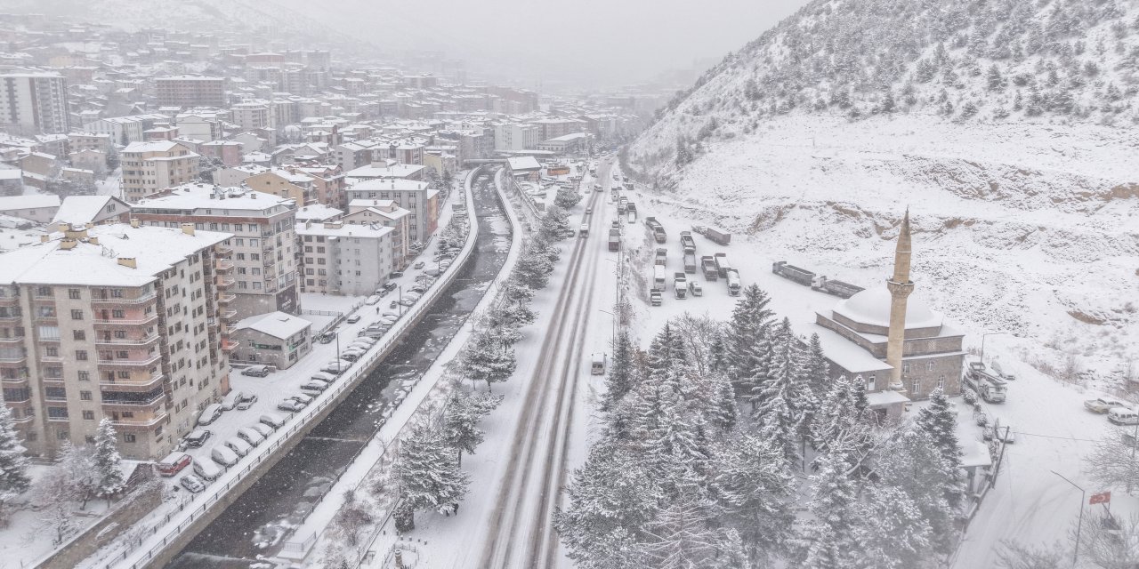 Gümüşhane’de 102 köy yolu kardan kapandı