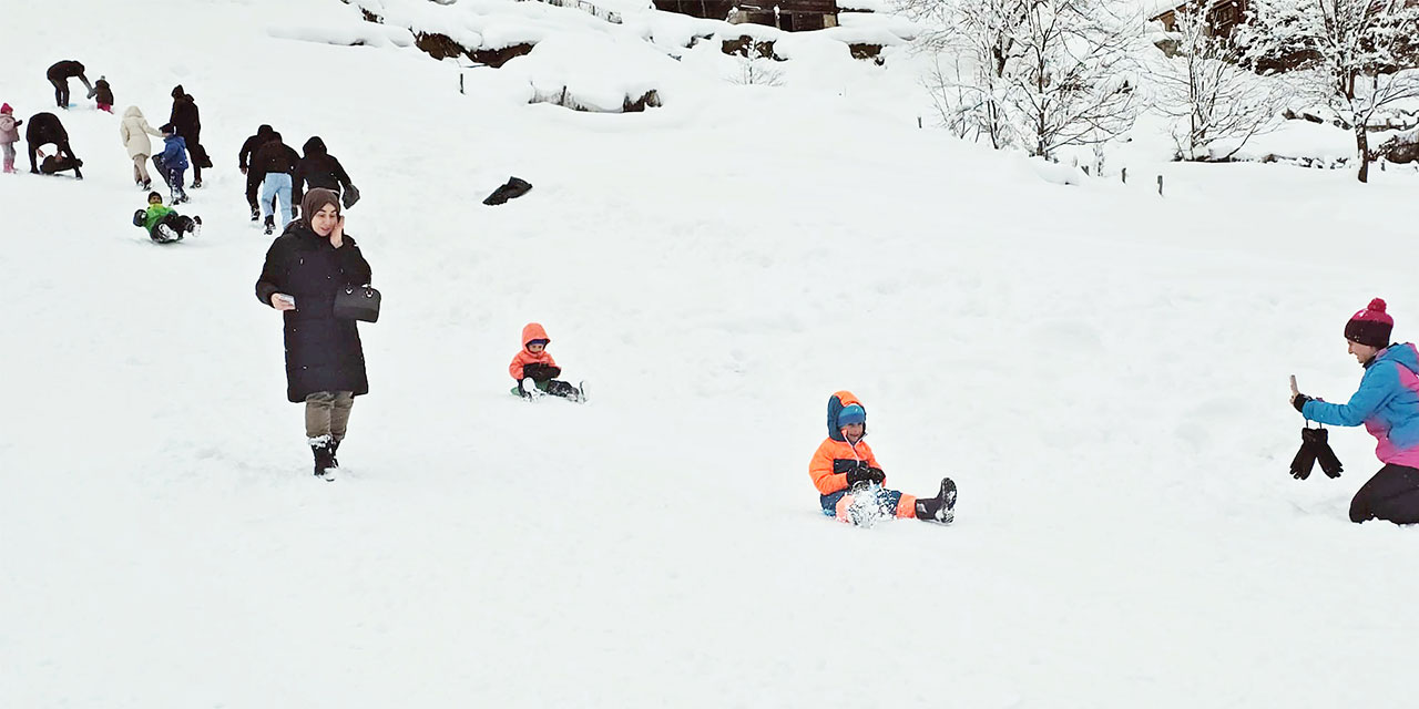 Rize'de Ayder Yaylası'nda yılbaşı yoğunluğu yaşanıyor