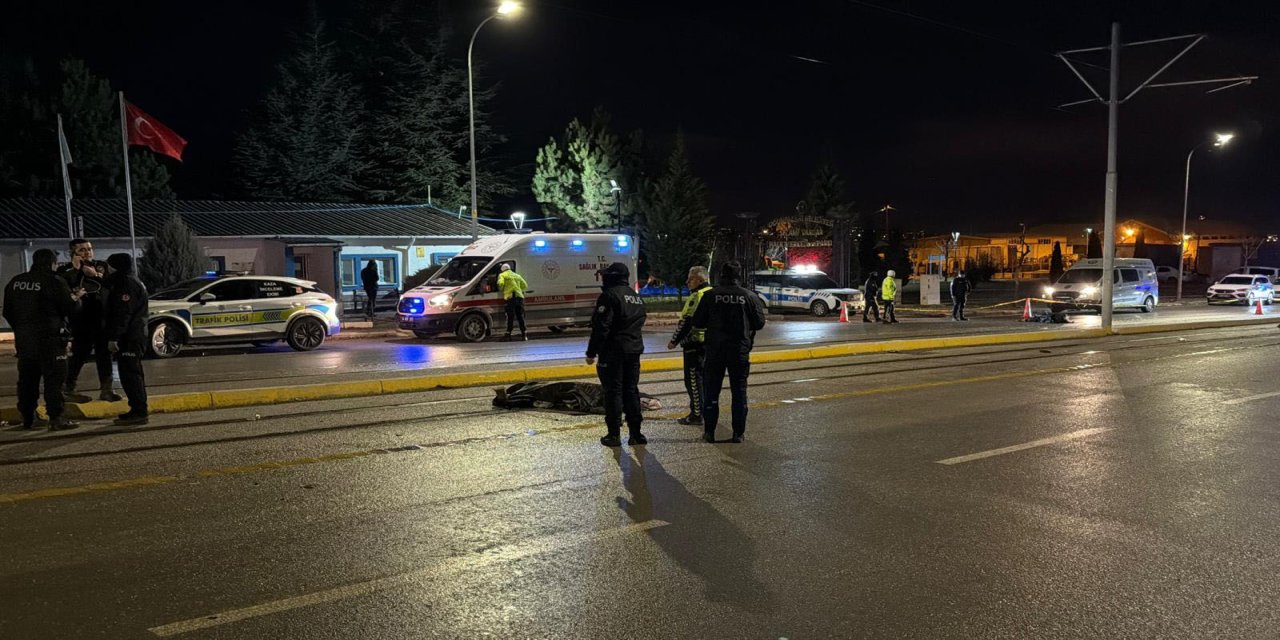 Eskişehir’de otomobil yayaların arasına daldı: 3 öldü